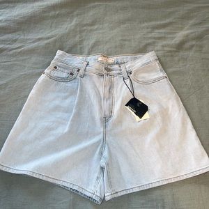 Levi’s Ribcage Shorts NWT